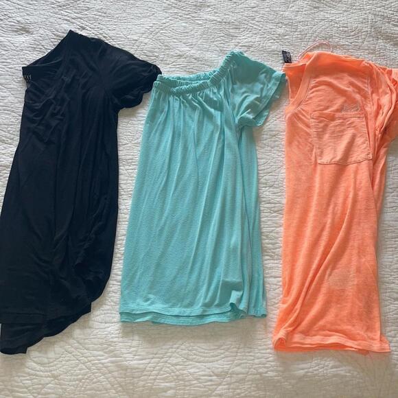 Bundle of basic tees - Picture 1 of 6